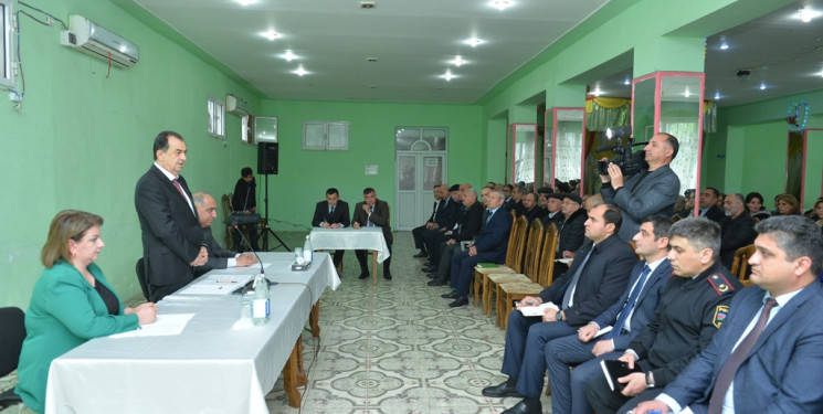 Taleh Qaraşov Girdəni kənd inzibati ərazi dairəsinin sakinlərinin qayğı və problemlərini dinləyib